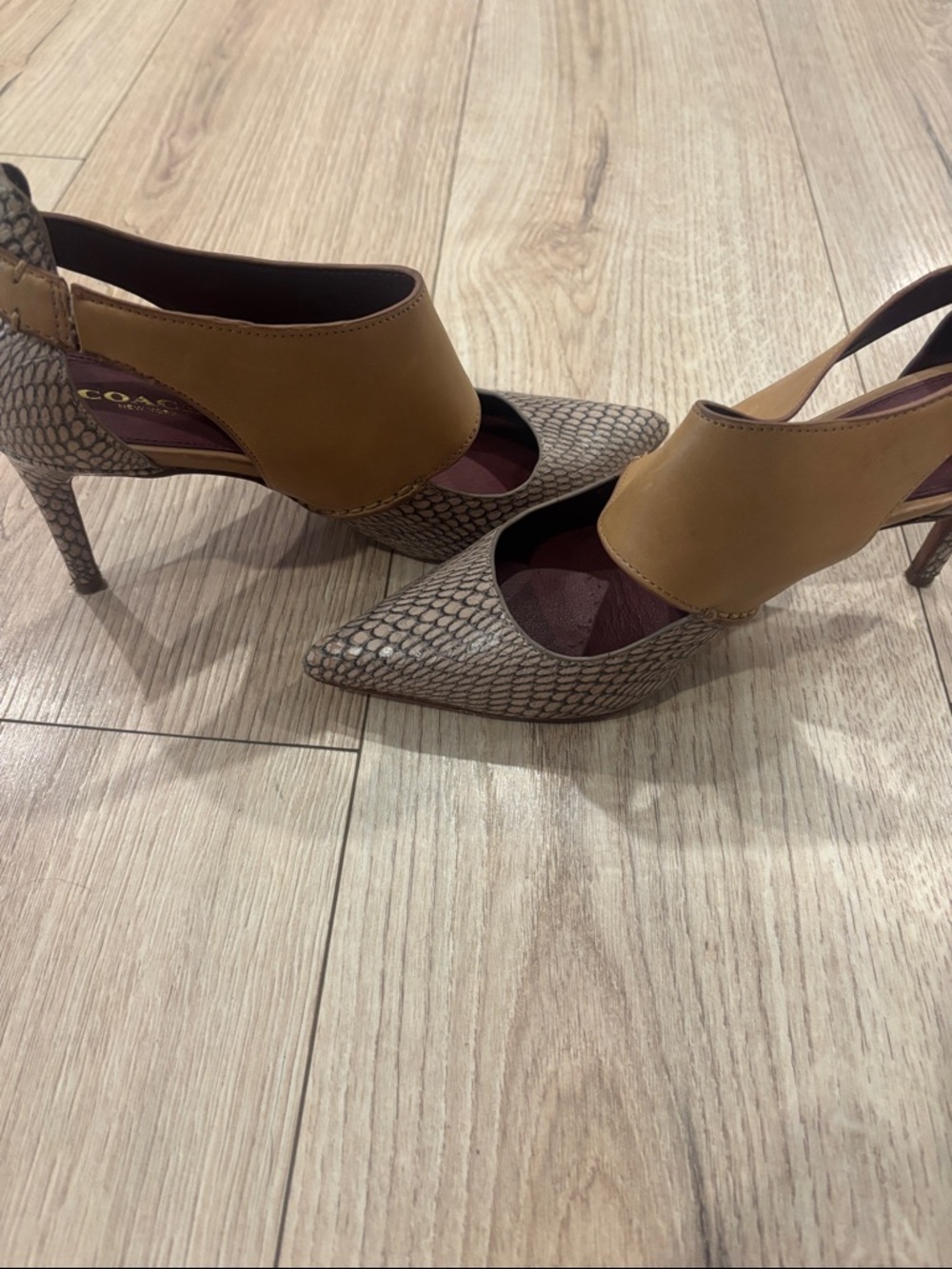 Coach Vanda Pump - Picture 6 of 7